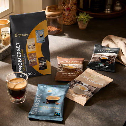 Tchibo Kaffeevollautomat Esperto2 Milk mit One-Touch Milchfunktion und 2-Tassen-Funktion für Espresso, Caffè Crema, Capuccino und Milchschaum, Granite Black - INKLUSIVE Kaffeeprobierset GRATIS